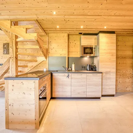 L'ecureuil: Spacious Chalet-style Duplex With Mountain Views *