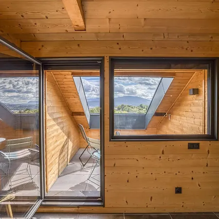 L'ecureuil: Spacious Chalet-style Duplex With Mountain Views Apartment