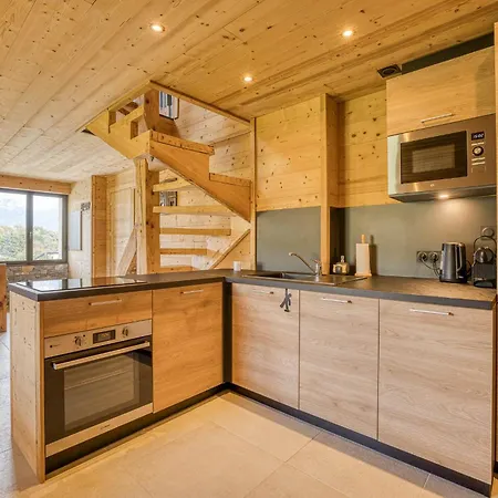 L'ecureuil: Spacious Chalet-style Duplex With Mountain Views *