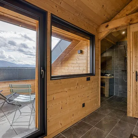 L'ecureuil: Spacious Chalet-style Duplex With Mountain Views Apartment *