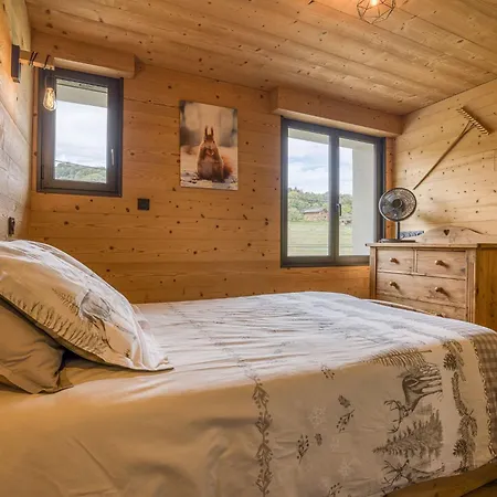 L'ecureuil: Spacious Chalet-style Duplex With Mountain Views Apartment